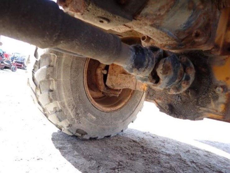 2011-deere-304j-image-41