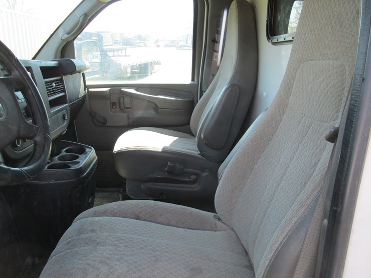 2012-chevrolet-express-g1500-image-25