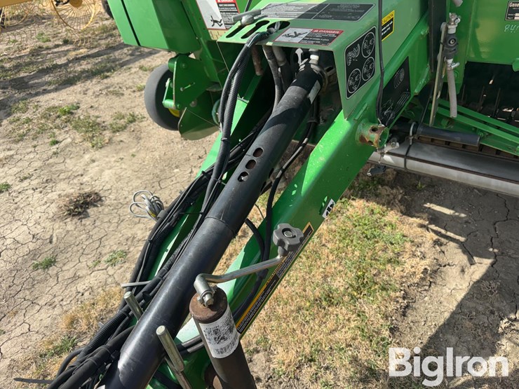 2014-john-deere-569-premium-image-12