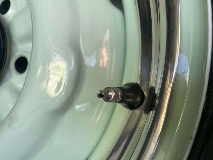 1953-ford-customline-sedan-image-73