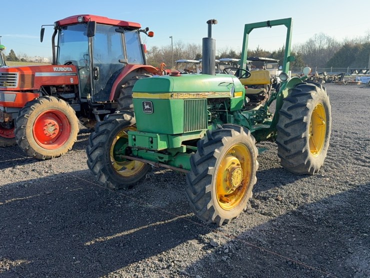 john-deere-2240-image-1