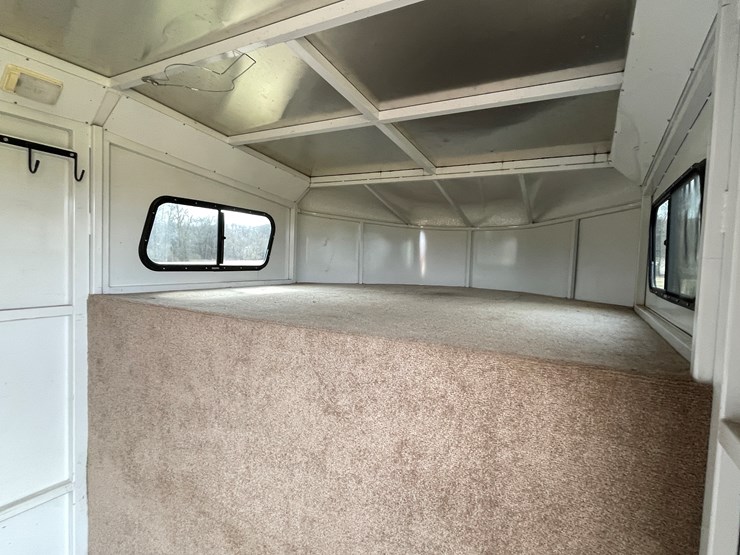 #292-•-2005-trails-west-classic-horse-trailer-(has-mn-title-in-delay)(scandia,-mn)-image-39