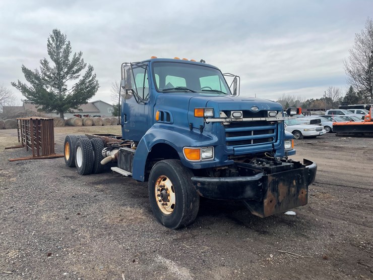 #242-•-2000-sterling-truck-tractor-(has-mn-title)-(mora,-mn)-image-7