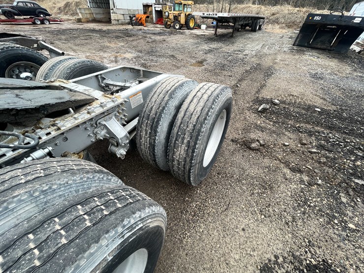 #236-•-2011-mack-semi-tractor-(title-in-delay)-(denmark,-wi)-image-22