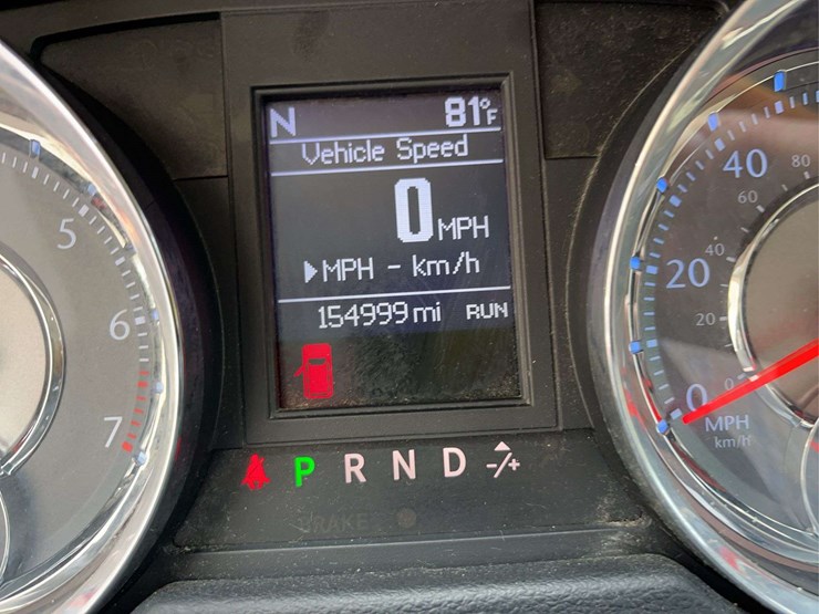 2012-chrysler-town-&-country-image-9