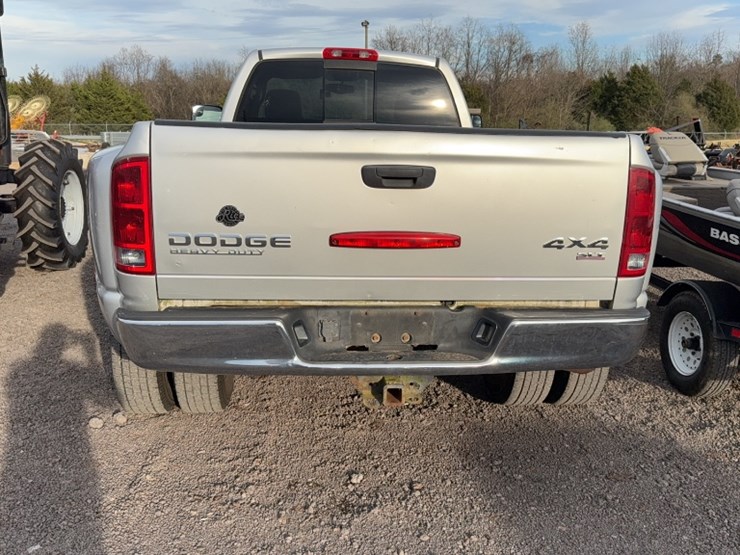 2004-dodge-3500-image-9