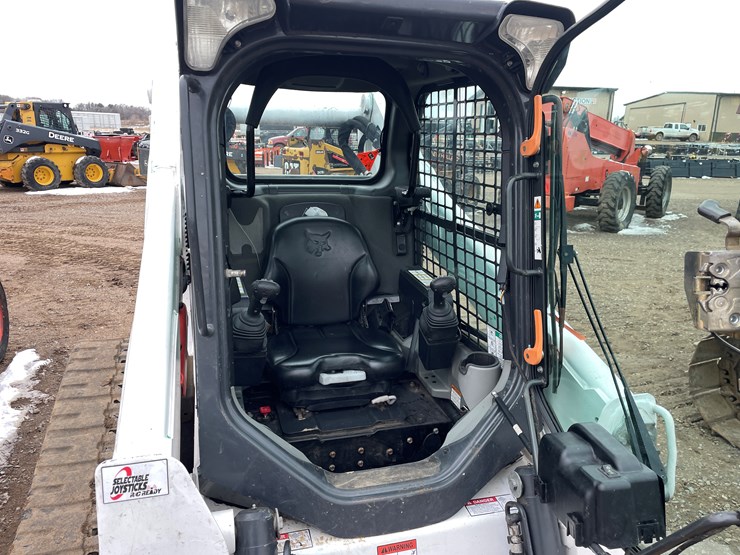 2018-bobcat-t740-image-30