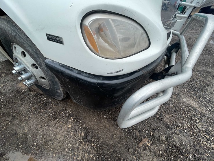 #238-•-2007-freightliner-semi-tractor-(title-in-delay)-(denmark,-wi)-image-44