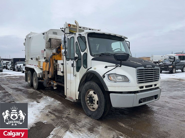 2016-freightliner-m2-106-image-7