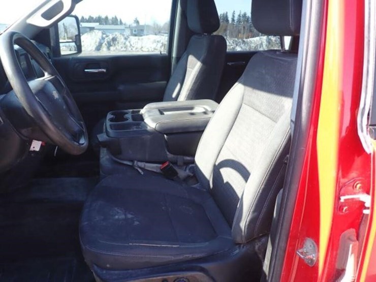 2022-chevrolet-2500hd-image-17