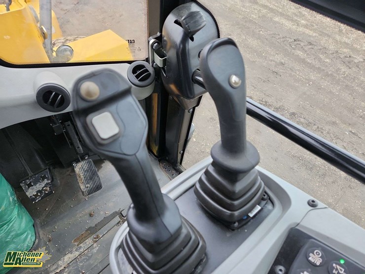 2014-caterpillar-910k-image-8