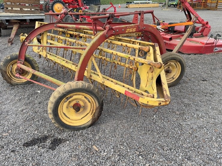 new-holland-256-image-5