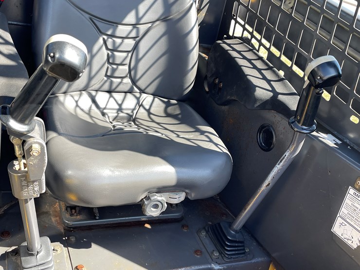 new-holland-l170-image-32