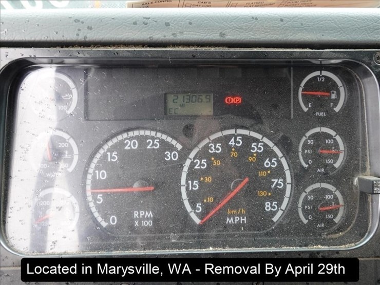 2003-freightliner-fl80-image-33