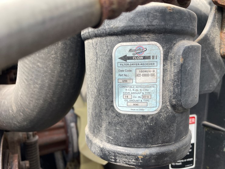 #232-•-2016-freightliner-truck-tractor-(has-wi-title)-(mora,-mn)-image-45