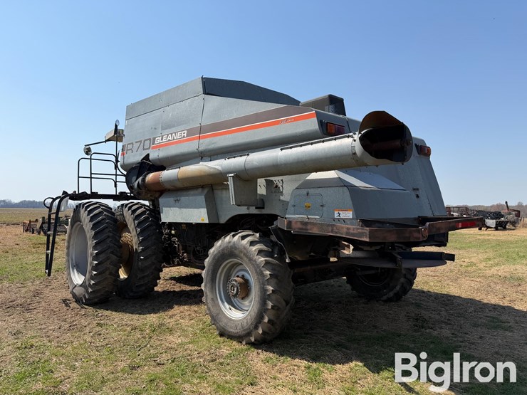 1990-gleaner-r70-image-7