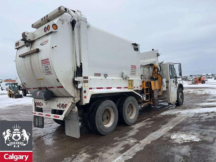 2016-freightliner-m2-106-image-5