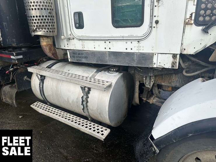 2005-kenworth-t800-image-5