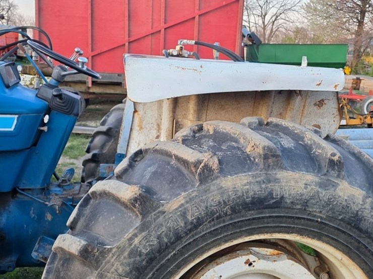 1984-ford-4610-image-21