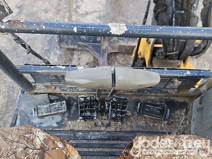 2015-deere-27d-image-37