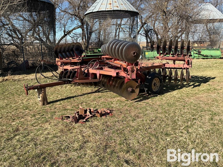 massey-ferguson-620-image-1