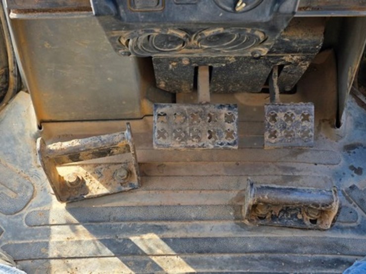 2005-caterpillar-d4g-xl-image-71