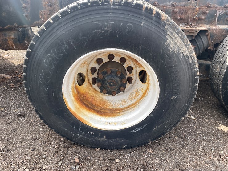 #242-•-2000-sterling-truck-tractor-(has-mn-title)-(mora,-mn)-image-40