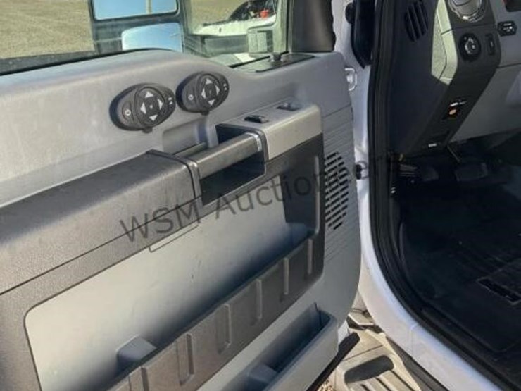 2015-ford-f550-image-26