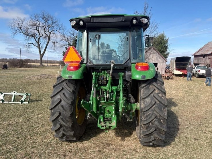 2022-john-deere-5100m-image-5