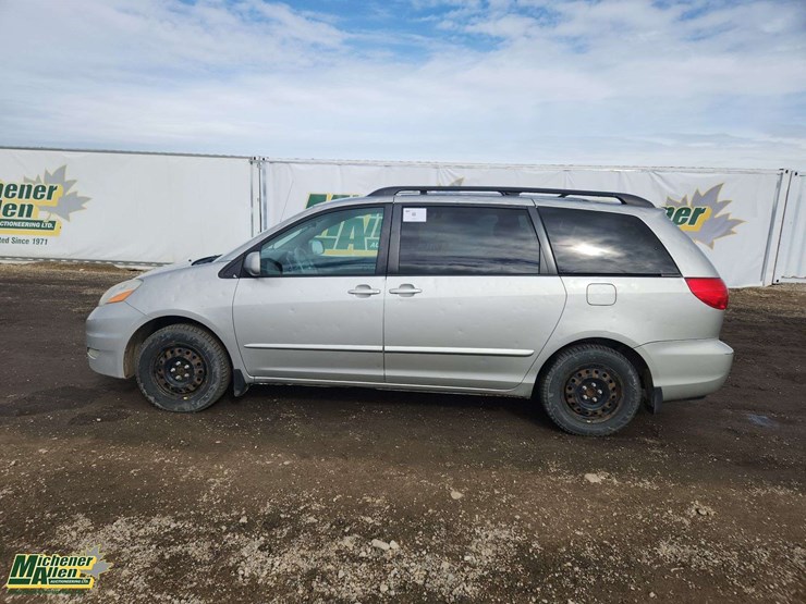 2007-toyota-sienna-le-image-6