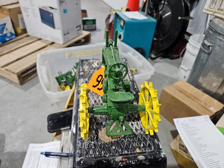 #994-•-john-deere-model-g-1/16-die-cast-toy-tractor-image-4