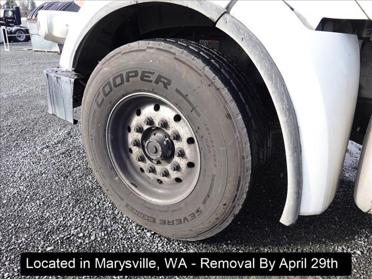 2015-peterbilt-567-image-33