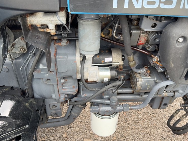 new-holland-tn65-image-8