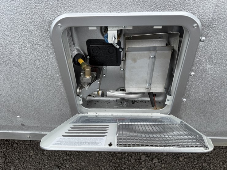 #3004-•-2003-40'-gooseneck-concession-trailer-image-10