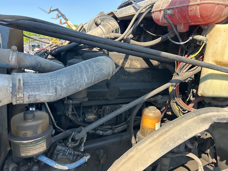 2003-freightliner-columbia-120-image-12