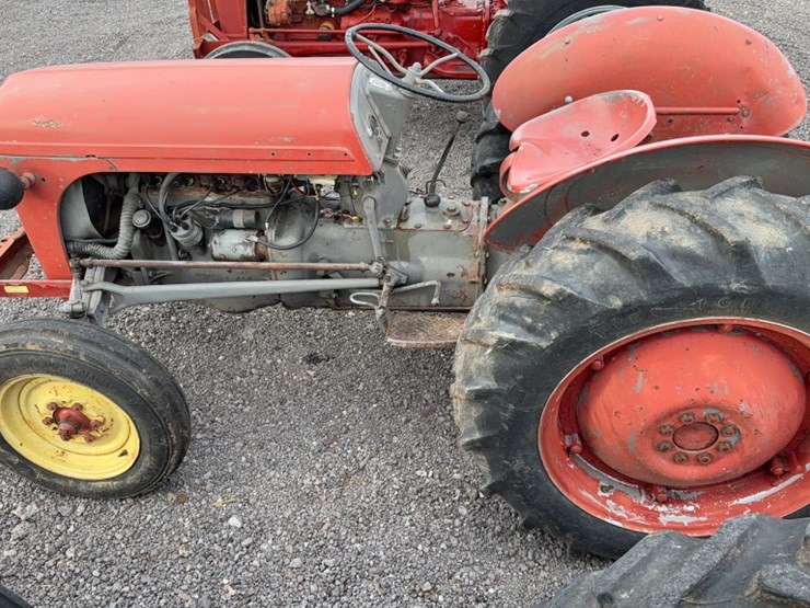 #3051-•-furguson-tractor-image-14
