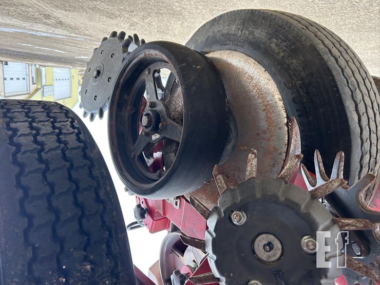 2014-white-9824-image-18