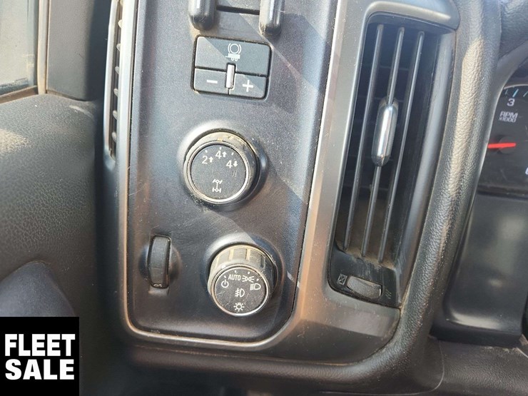 2015-chevrolet-silverado-3500hd-image-19