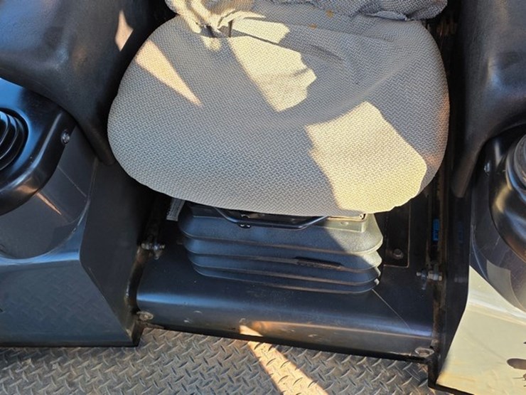 2013-case-850m-image-71