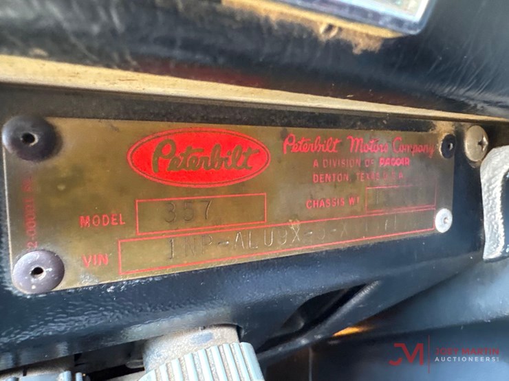 1999-peterbilt-357-image-17