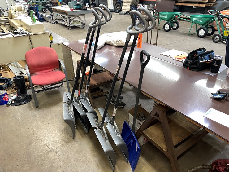 #2568-•-plastic-snow-shovels-(columbia-heights,-mn)-image-1