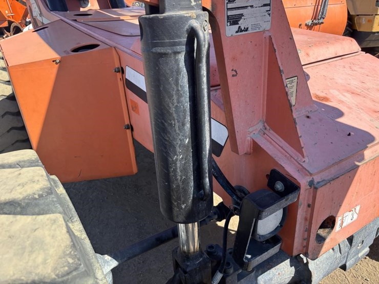2014-jlg-8042-image-18