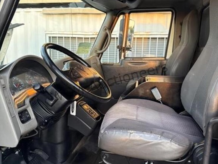 2009-international-durastar-4400-image-54