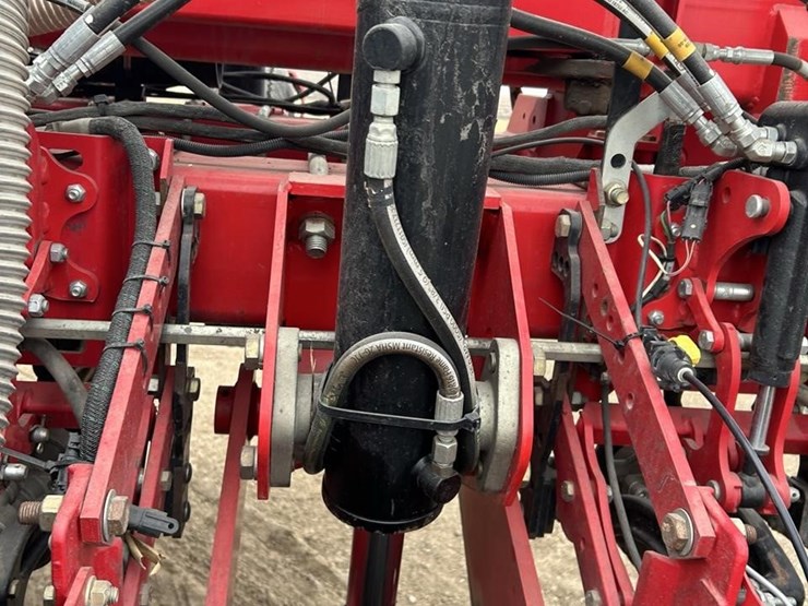 2014-white-9824-image-40