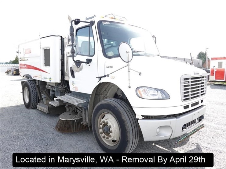 2020-freightliner-m2-106-image-30