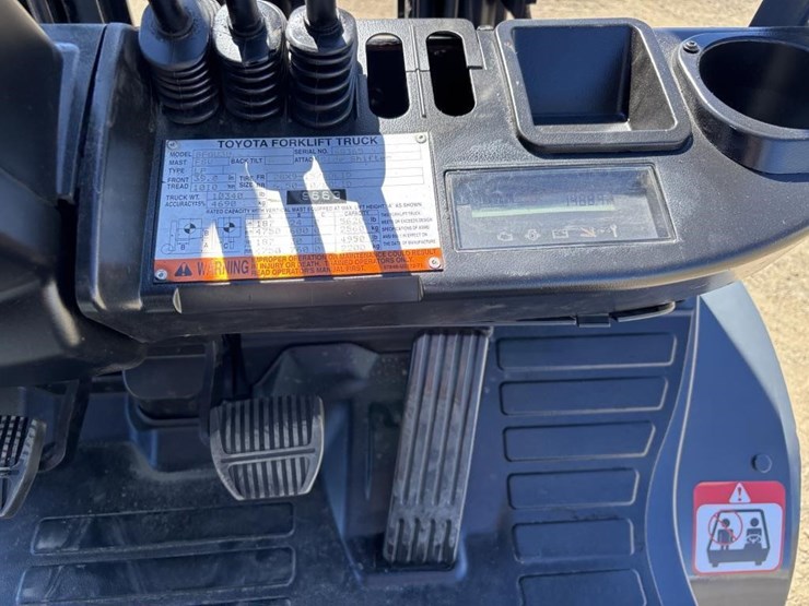 2017-toyota-8fgu30-image-24