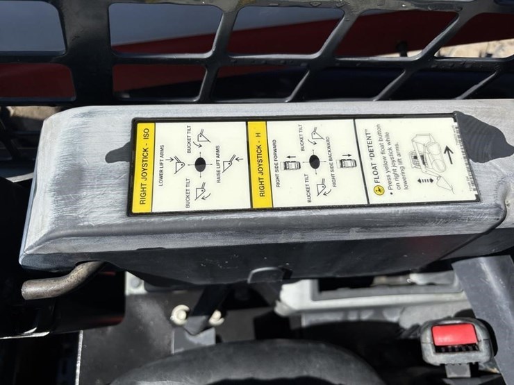 2020-bobcat-s550-image-25