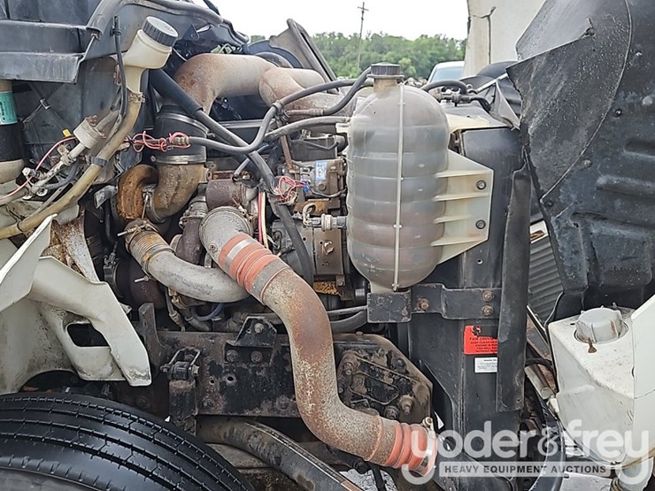 2005-international-8600-image-24