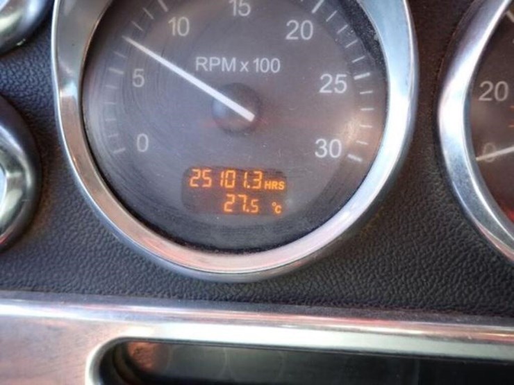 2014-peterbilt-389-image-14