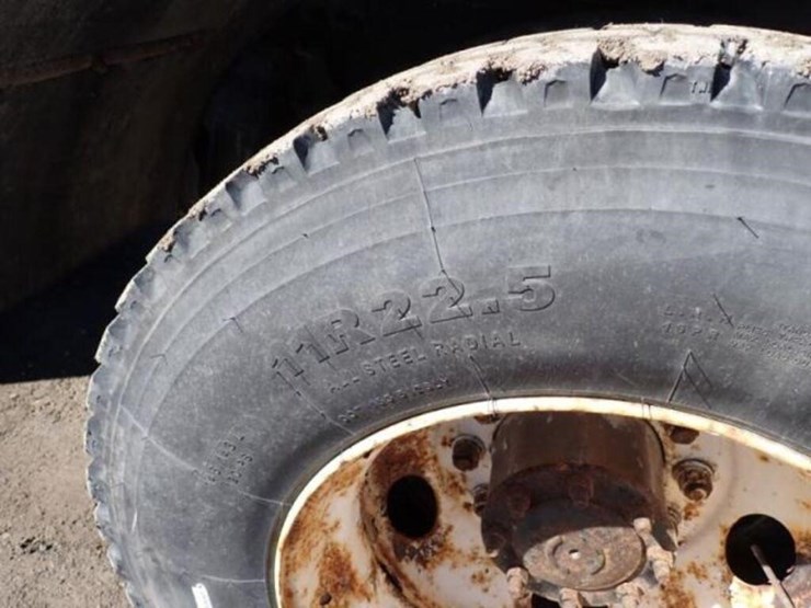 2001-freightliner-fld112-image-44